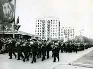 Торжественное шествие в день открытия памятника. 9 мая 1980г.
