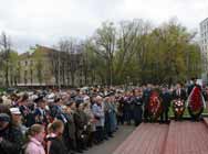 На митинге у  стелы традиционно много внуковчан и гостей Внуково.